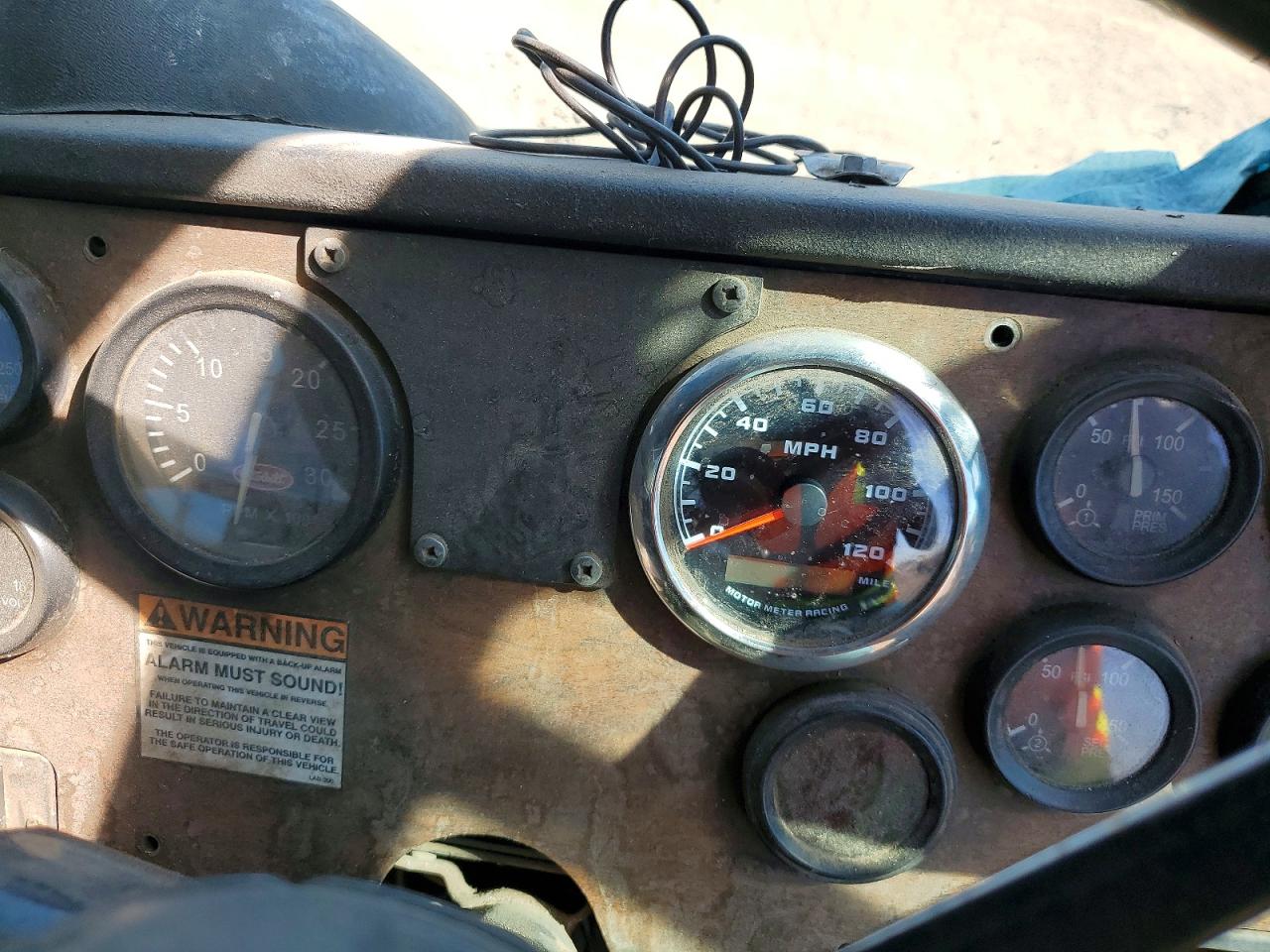 Peterbilt Tractor 320
