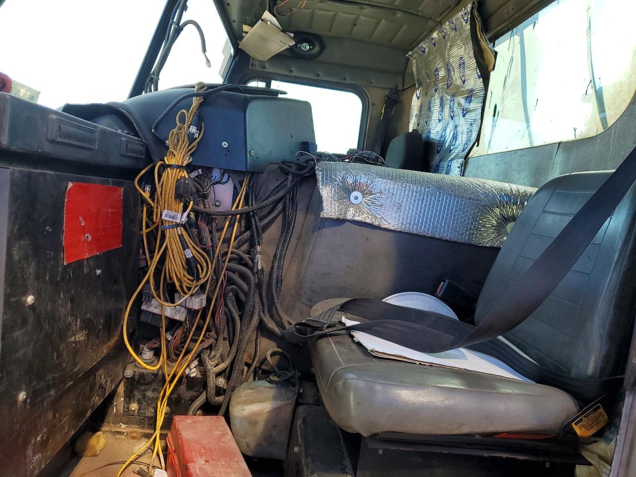Peterbilt Tractor 320