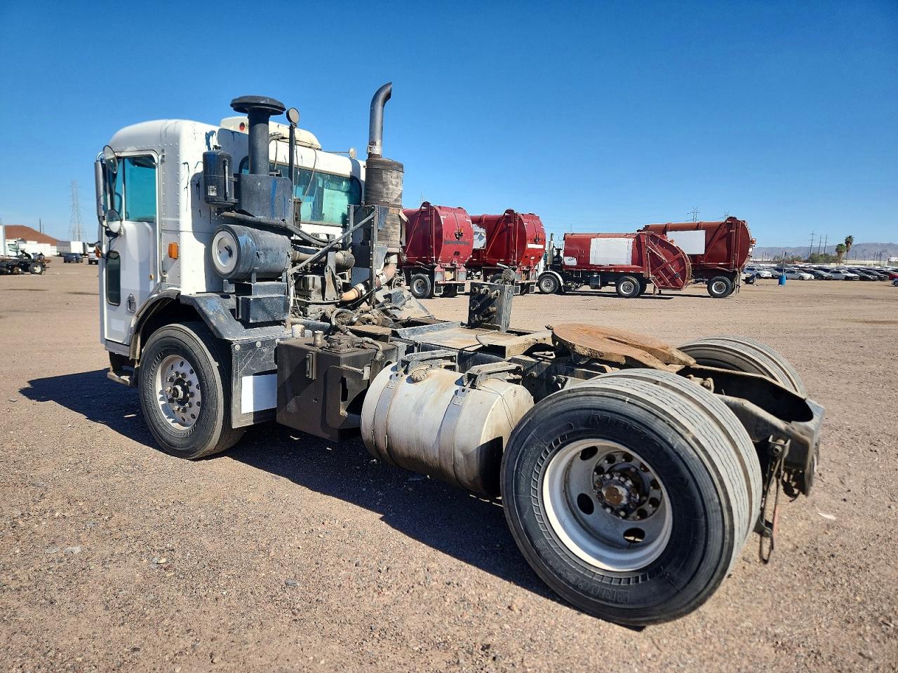 Peterbilt Tractor 320