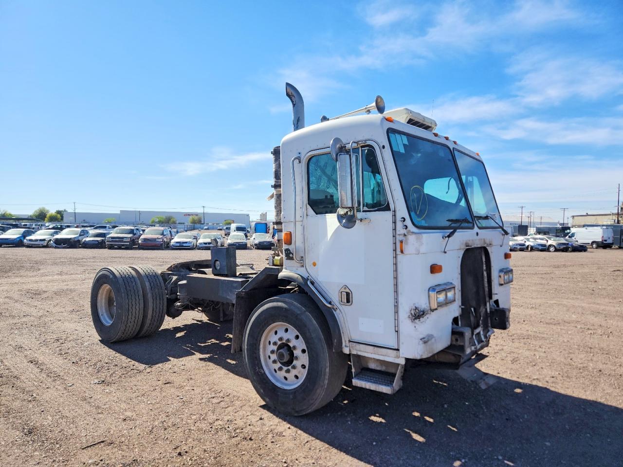 Salvage Peterbilt Tractor 320 Image