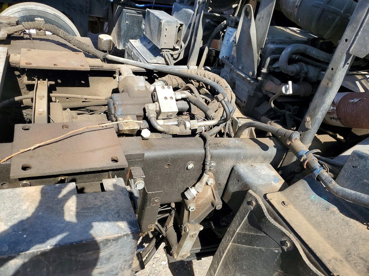 Peterbilt Tractor 320