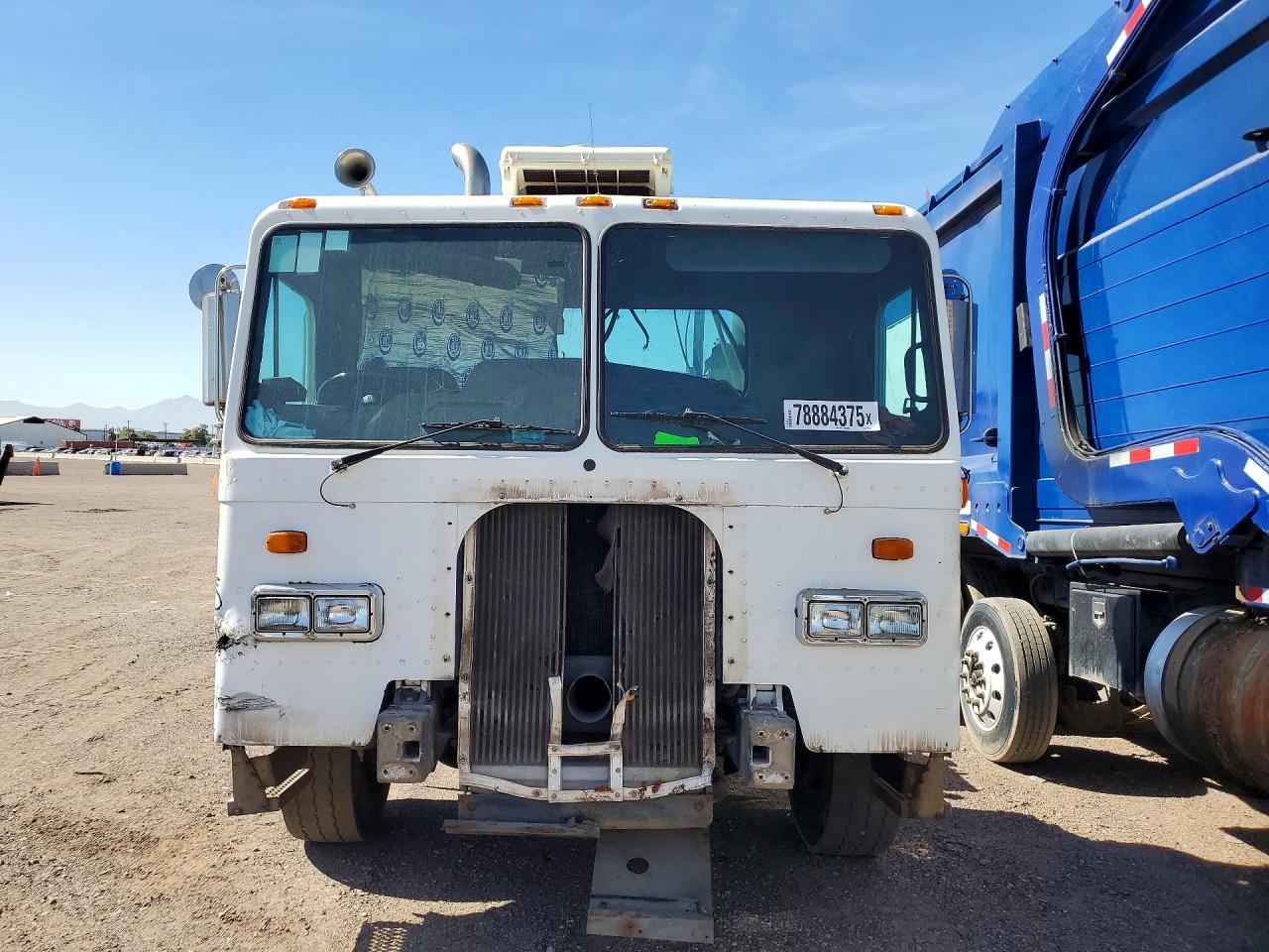 Peterbilt Tractor 320