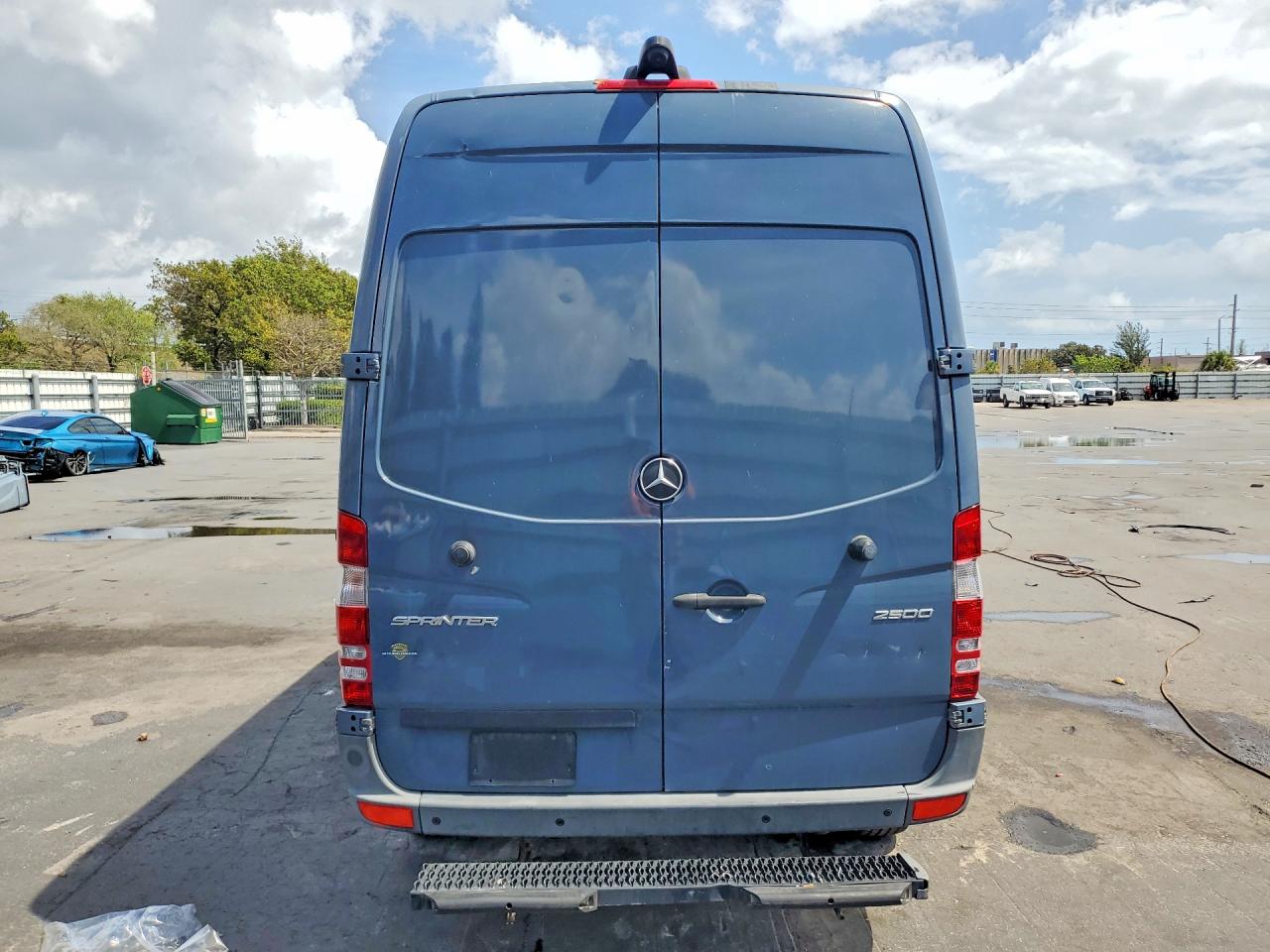 Mercedes-Benz Sprinter 2500