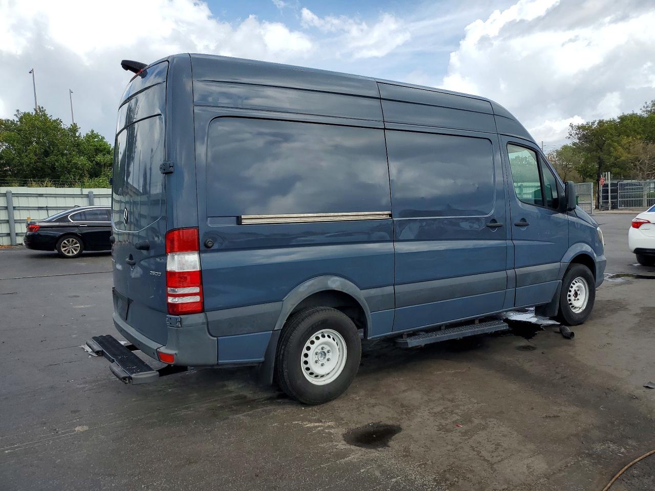 Mercedes-Benz Sprinter 2500