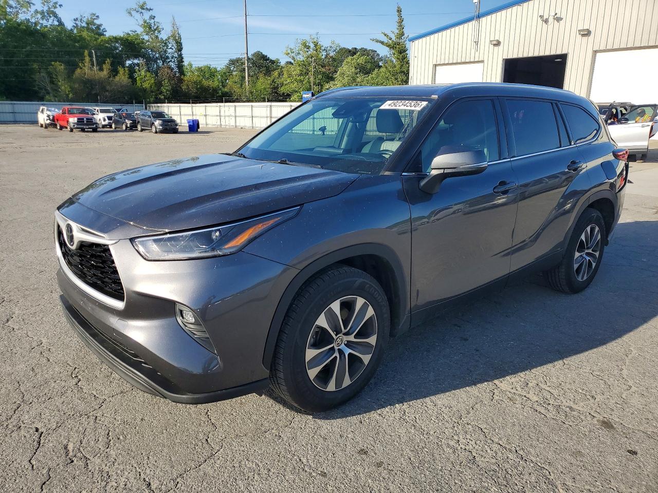 Salvage Toyota Highlander Image