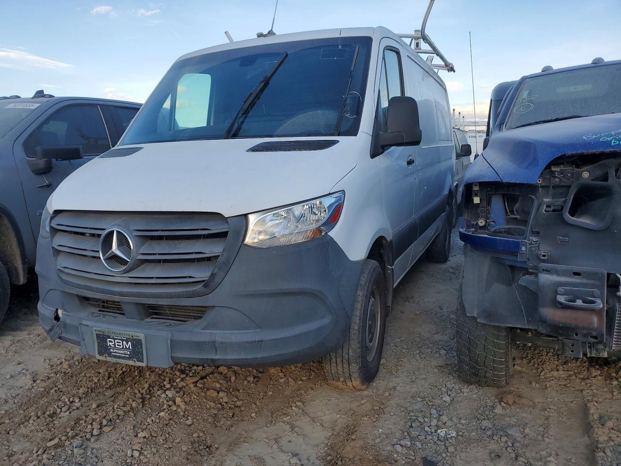 Salvage Mercedes-Benz Sprinter Image
