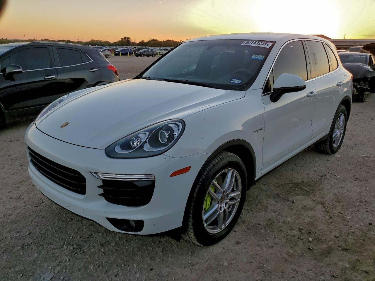Salvage Porsche Cayenne Image