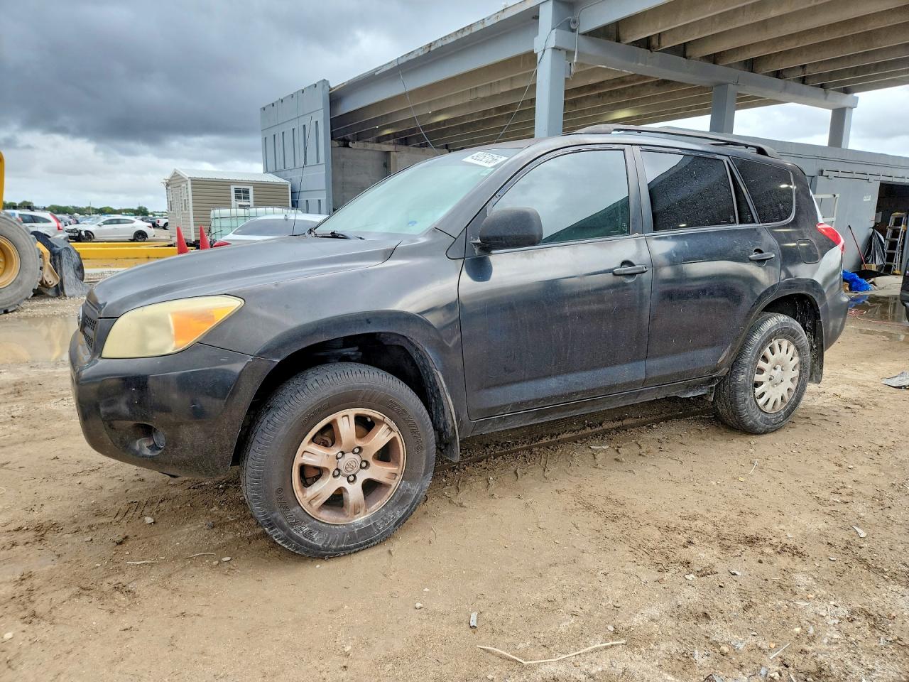 Salvage Toyota RAV4 Image