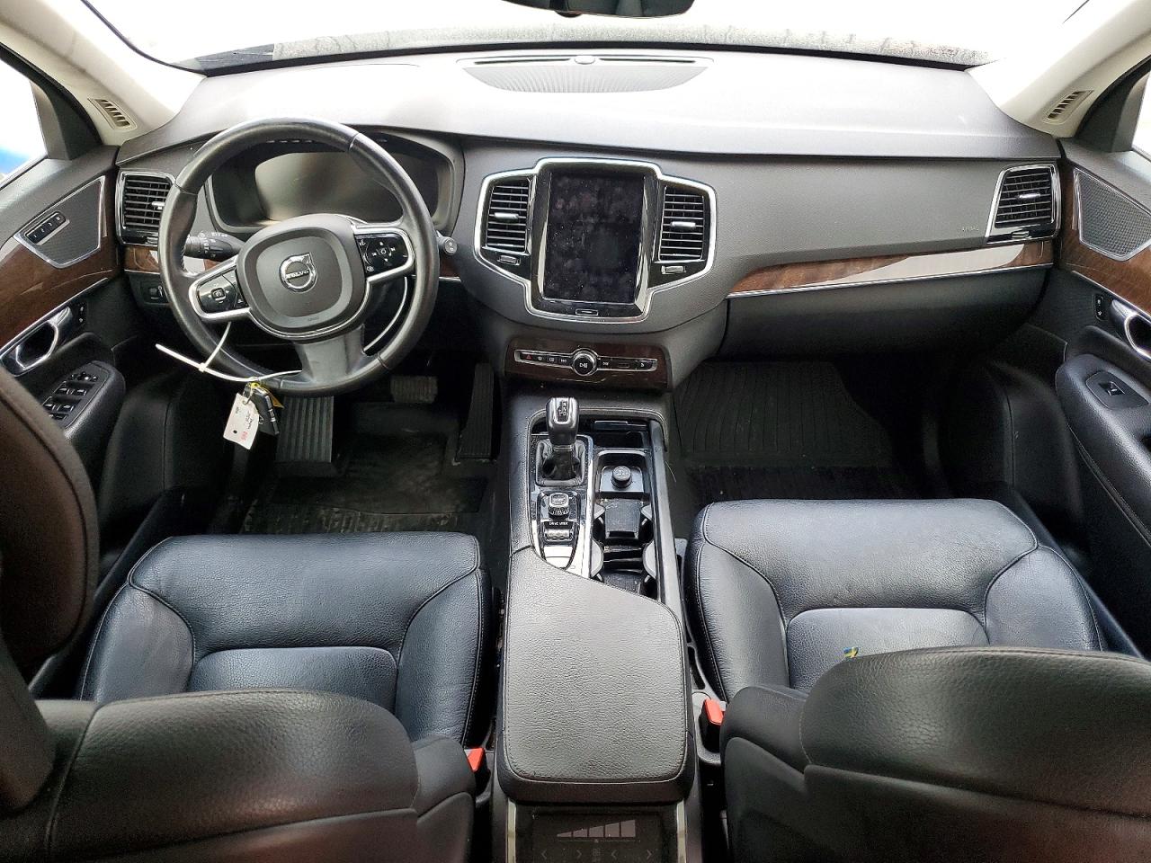 Volvo XC90 T6