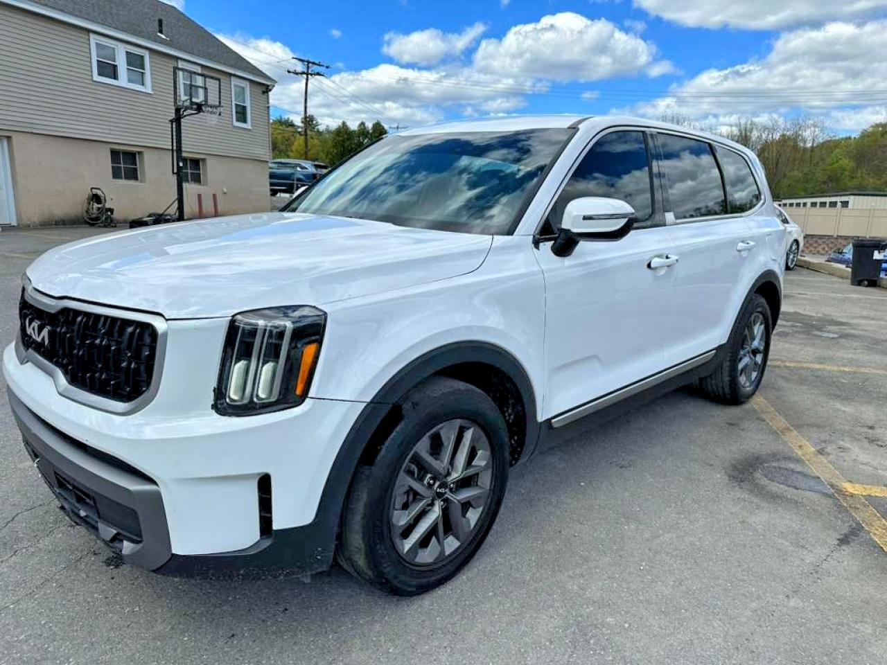 Salvage Kia Telluride Image