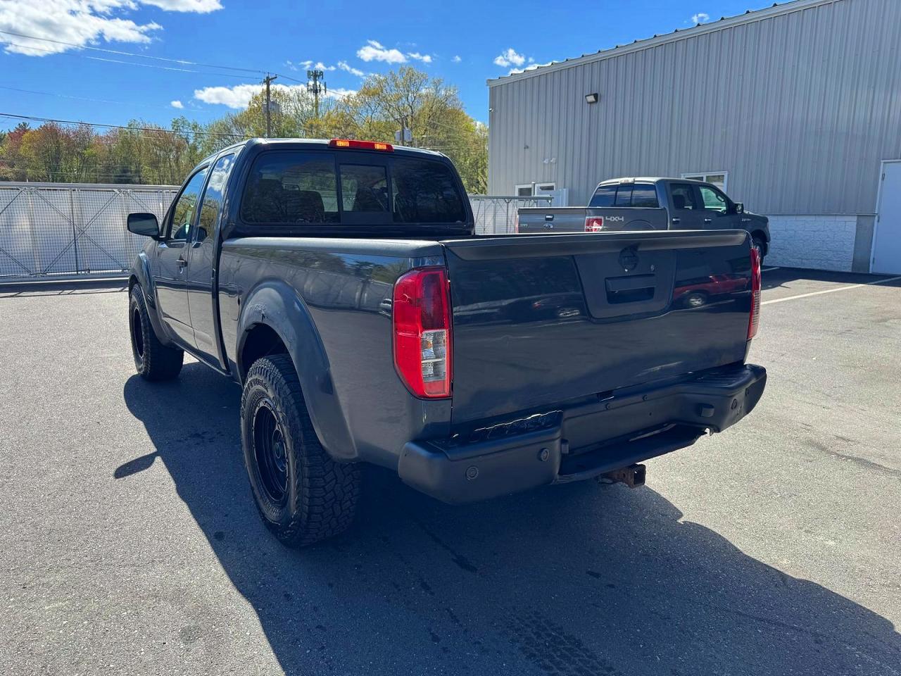 Nissan Frontier Sv V6