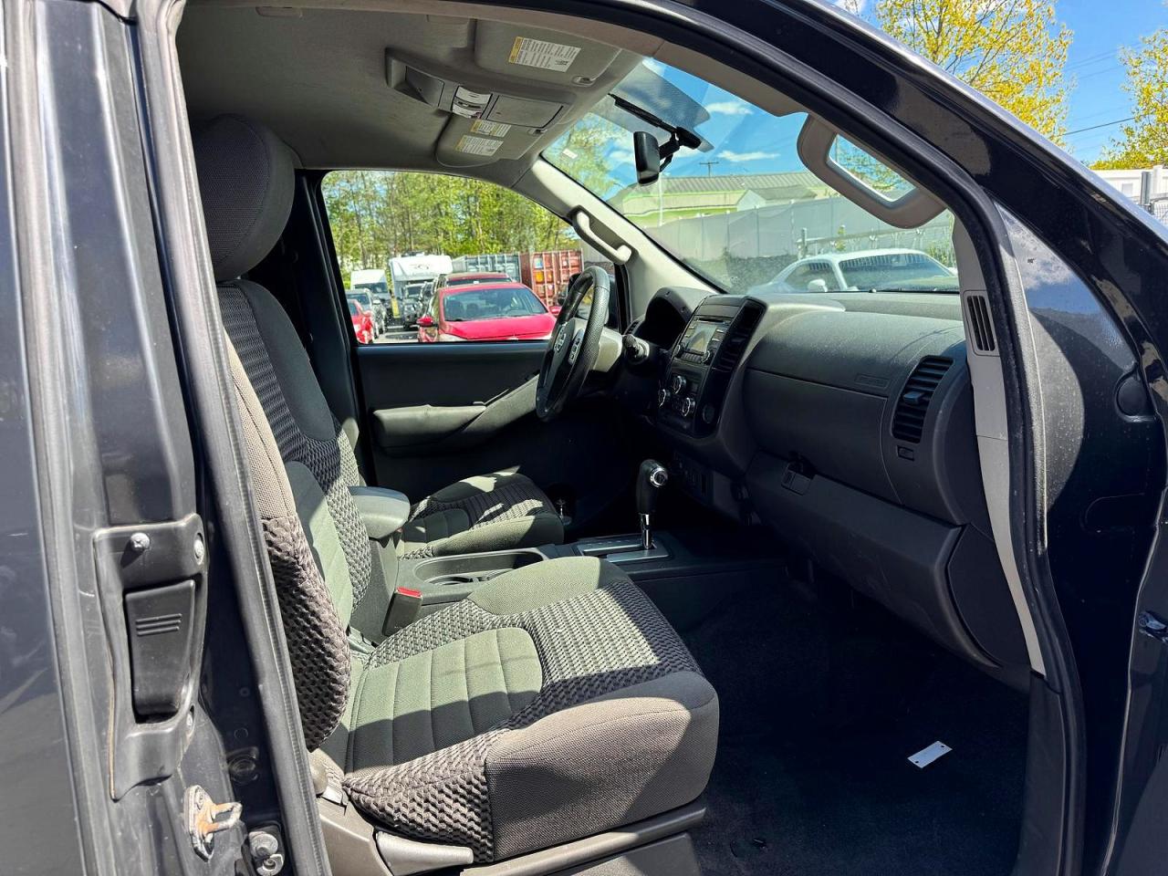 Nissan Frontier Sv V6