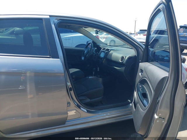 Mitsubishi Mirage Se