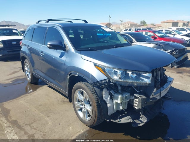 Salvage Toyota Highlander Image