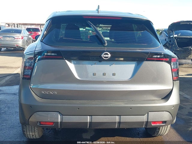 Nissan Kicks S Fwd