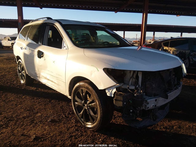 Salvage Nissan Pathfinder Image