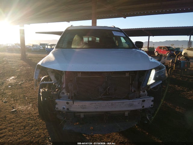 Nissan Pathfinder Sl