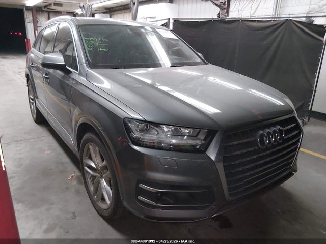 Salvage Audi Q7 Image