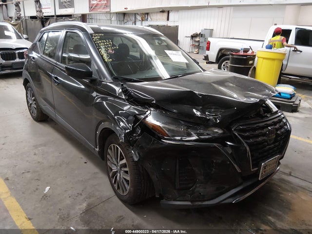 Salvage Nissan Kicks Image