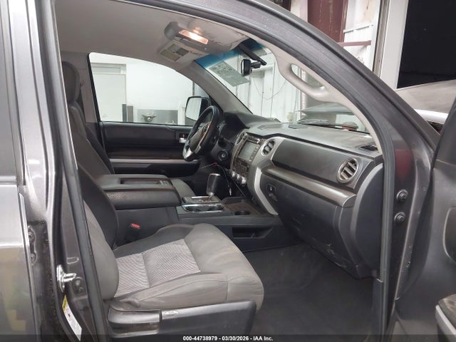Toyota Tundra Sr5 5.7l V8