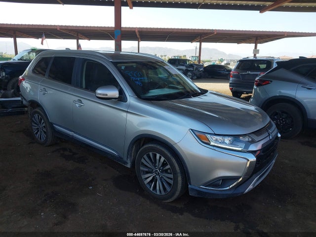 Salvage Mitsubishi Outlander Image