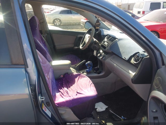 Toyota RAV4 Base V6