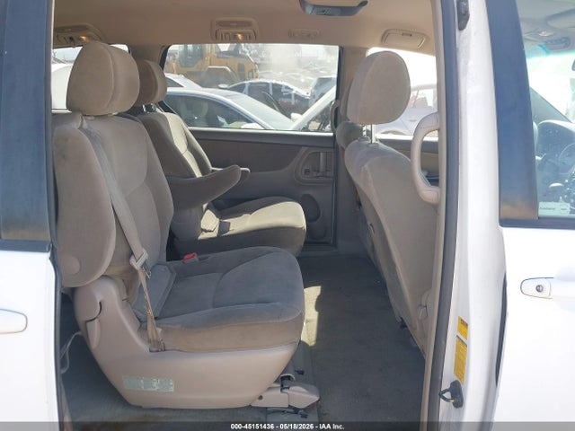 Toyota Sienna Le