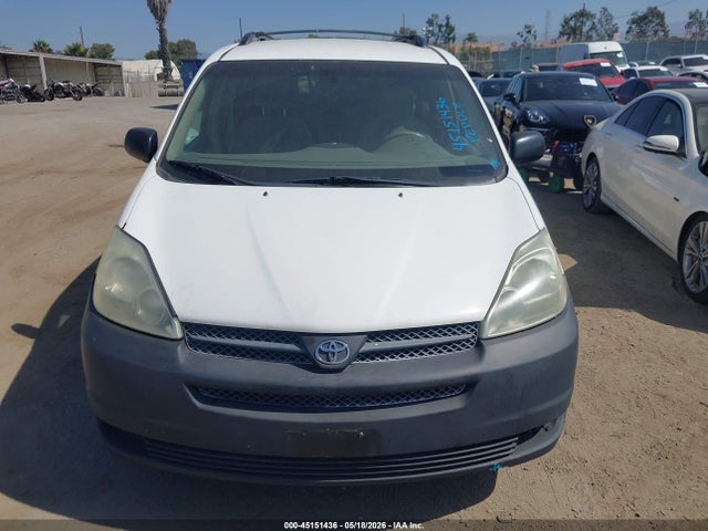 Toyota Sienna Le