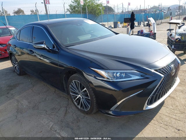 Salvage Lexus Es Image