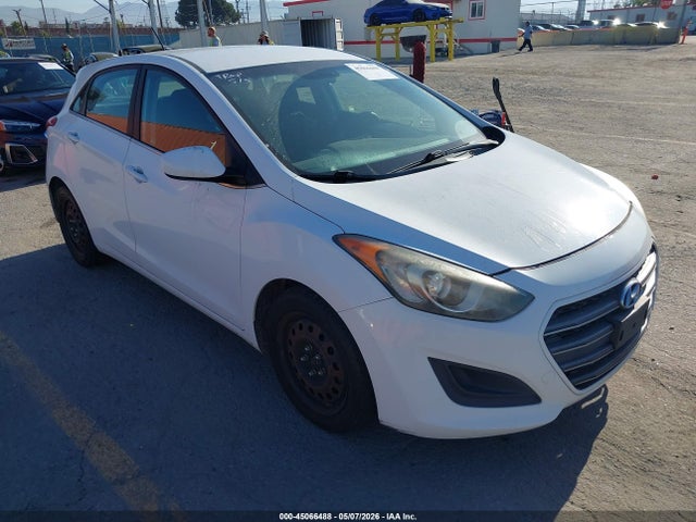 Salvage Hyundai ELANTRA Image