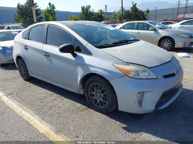 Salvage Toyota Prius Image