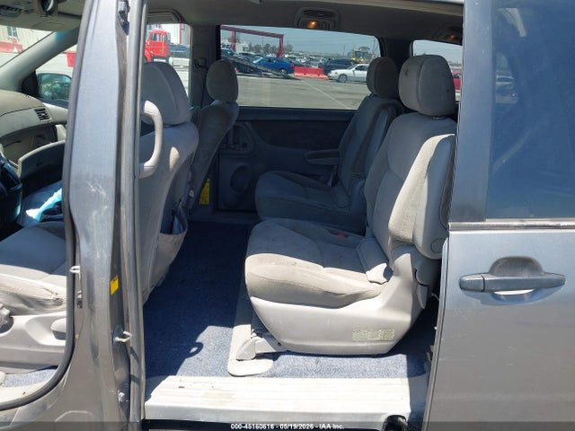 Toyota Sienna Le