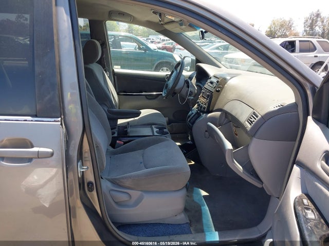 Toyota Sienna Le