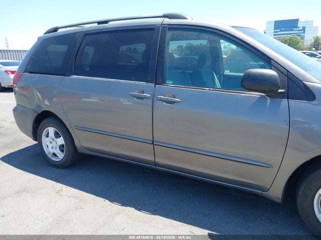 Toyota Sienna Le