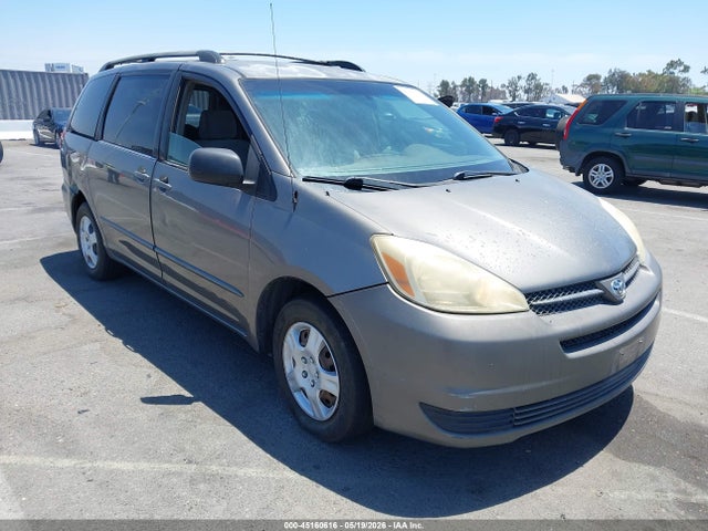 Salvage Toyota Sienna Image
