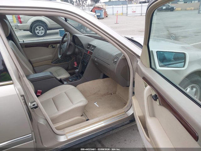 Mercedes-Benz C-Class 220