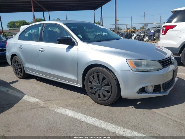 Salvage Volkswagen Jetta Image
