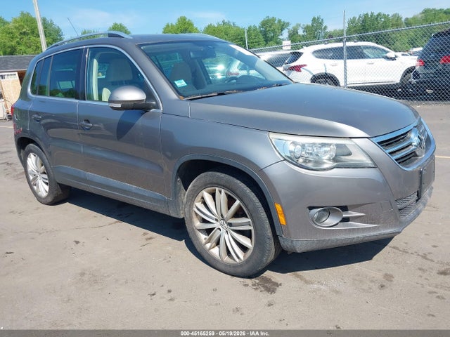 Salvage Volkswagen Tiguan Image