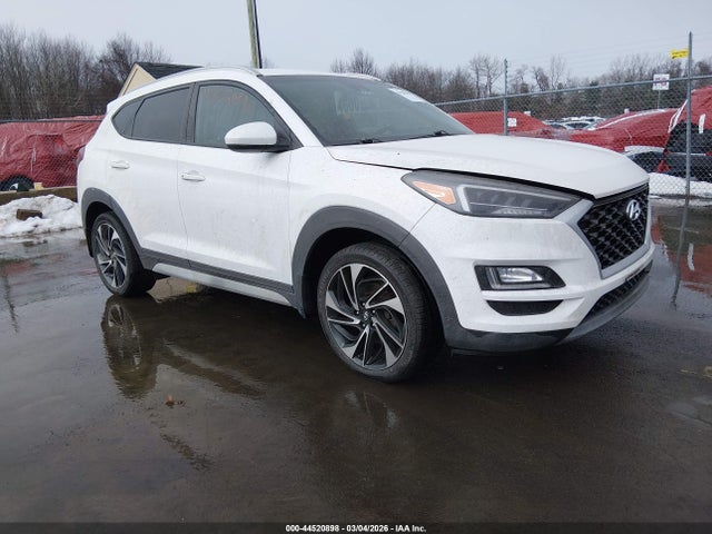 Salvage Hyundai TUCSON Image