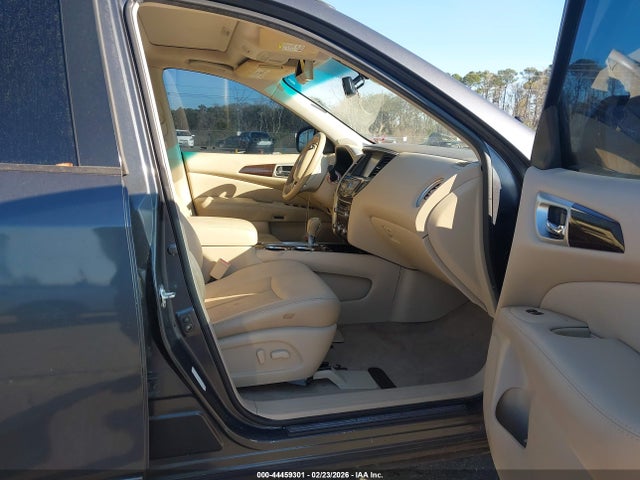 Nissan Pathfinder Platinum