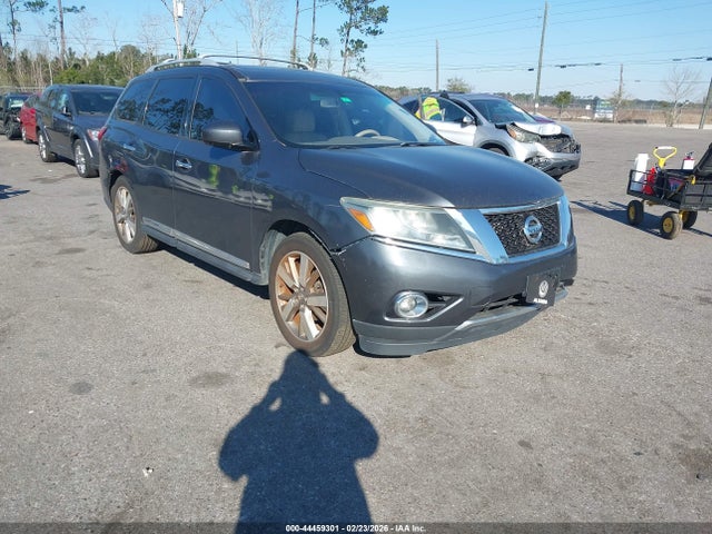 Salvage Nissan Pathfinder Image