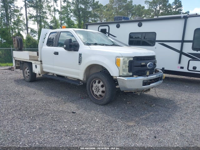 Salvage Ford F-350 Image