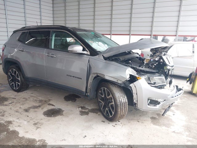 Salvage Jeep Compass Image