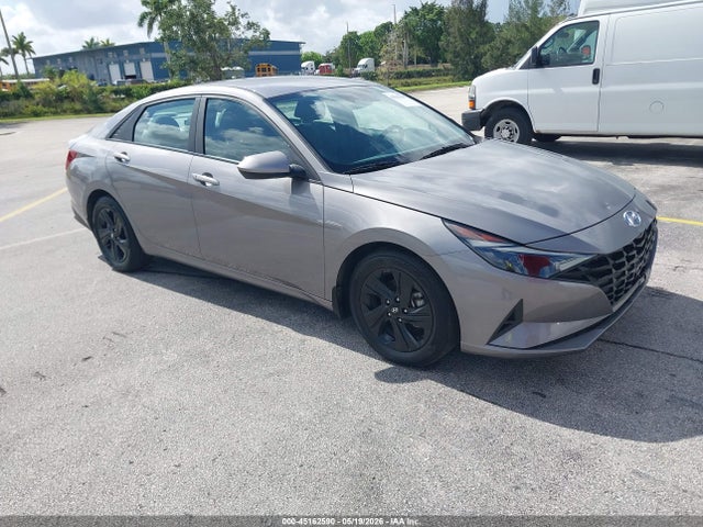 Salvage Hyundai ELANTRA Image