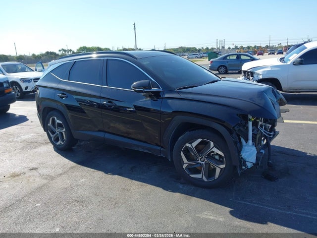Salvage Hyundai TUCSON Image