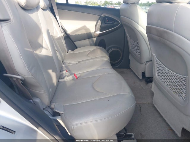 Toyota RAV4 Limited V6