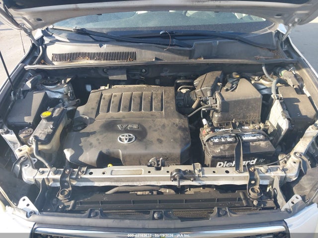 Toyota RAV4 Limited V6