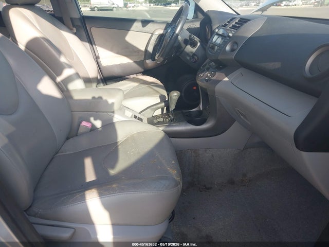 Toyota RAV4 Limited V6