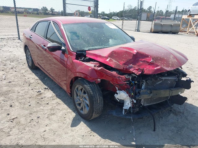 Salvage Hyundai ELANTRA Image