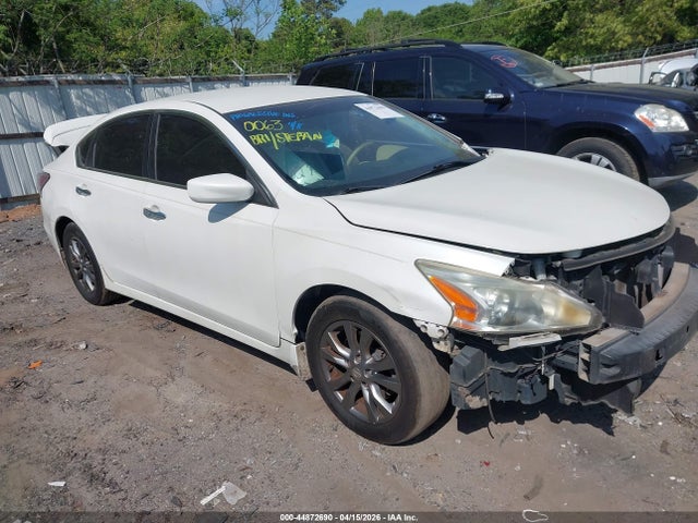 Salvage Nissan Altima Image
